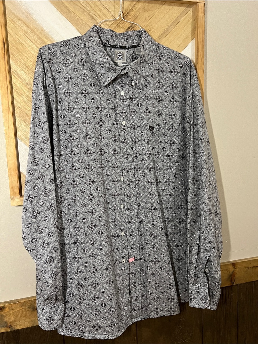 Cinch Men’s Gray Geometric Print Button-Down Shirt